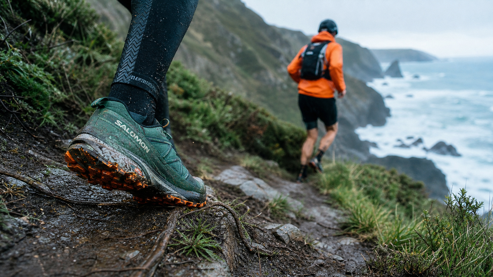 Belle ile en trail sur GR 340 : sentier humide et falaises